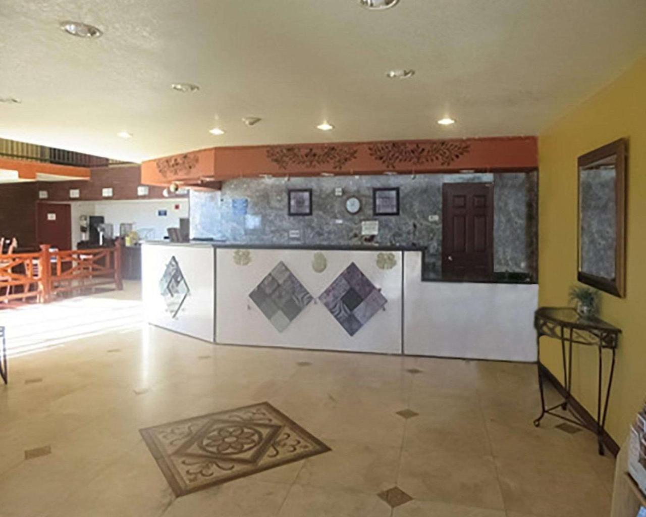 Rose City Inn & Suites Тайлер Экстерьер фото