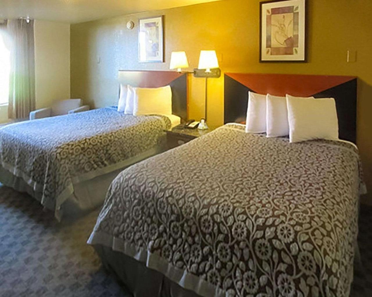 Rose City Inn & Suites Тайлер Экстерьер фото