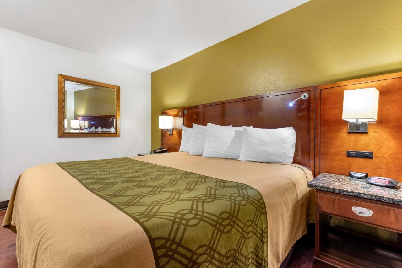 Rose City Inn & Suites Тайлер Экстерьер фото