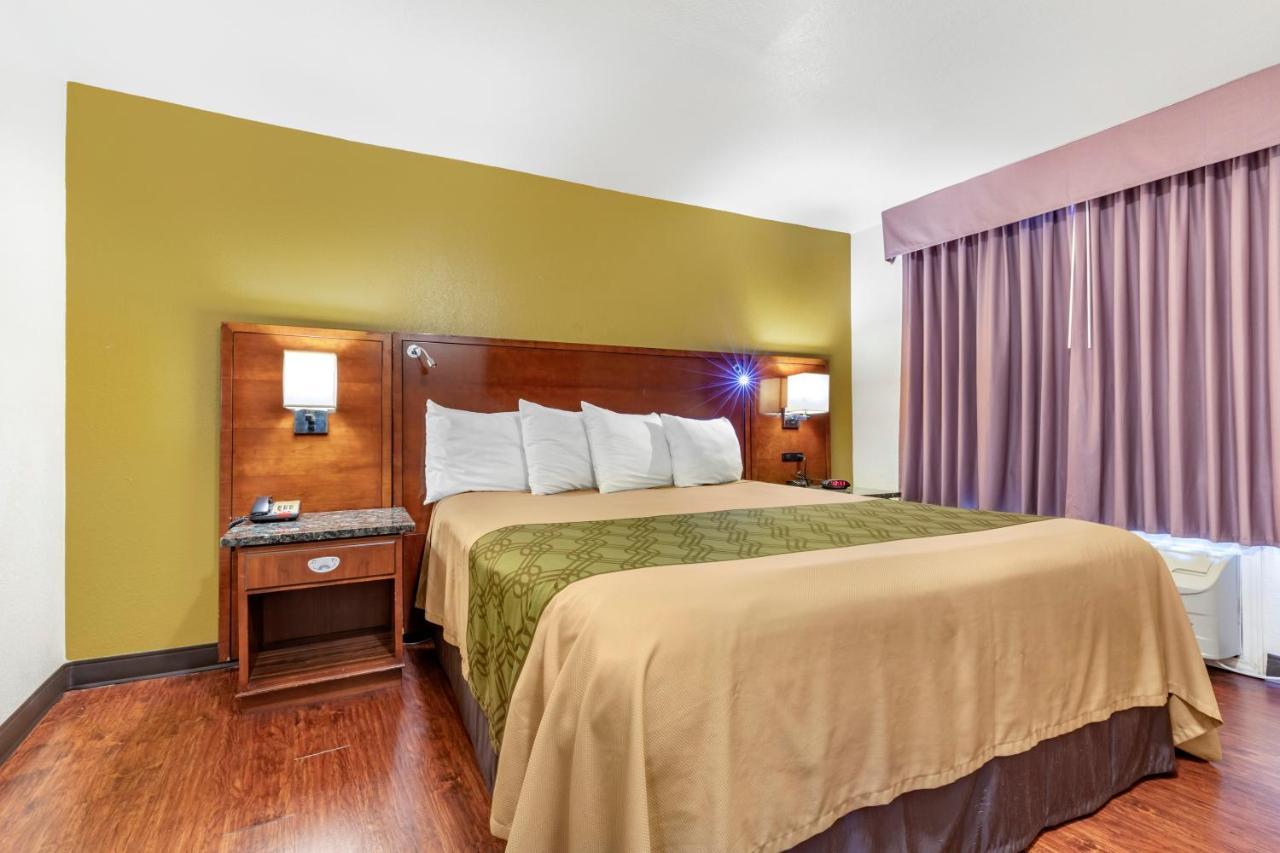 Rose City Inn & Suites Тайлер Экстерьер фото