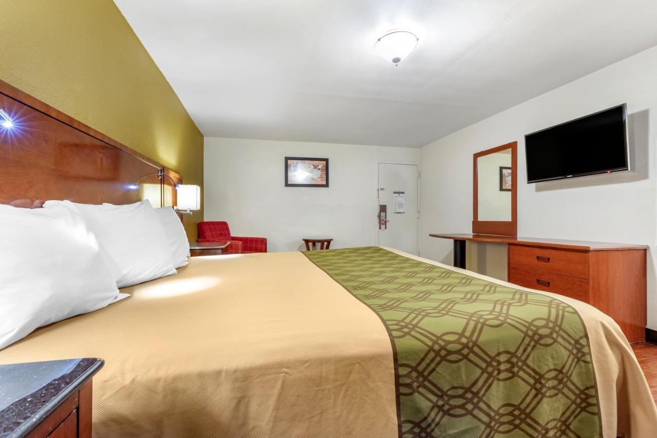 Rose City Inn & Suites Тайлер Экстерьер фото