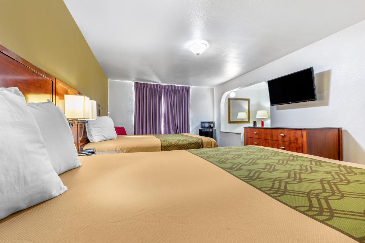 Rose City Inn & Suites Тайлер Экстерьер фото